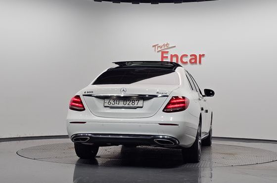 Mercedes-Benz E-Class E300 4MATIC Avnatgarde — пробег 76 122 км — фото 4 из 5