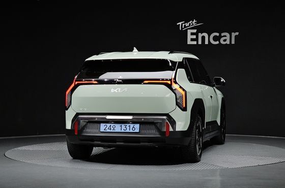Kia EV3 Long Range 2WD Earth — пробег 6 746 км — фото 4 из 5