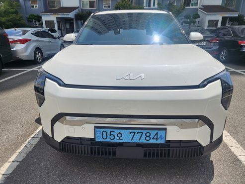 Kia EV3 Long Range 2WD Earth — пробег 8 400 км — фото 1 из 5
