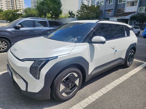Kia EV3 Long Range 2WD Earth — пробег 8 400 км — фото 3 из 5