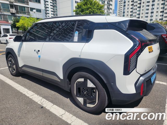 Kia EV3 Long Range 2WD Earth — пробег 8 400 км — фото 5 из 5