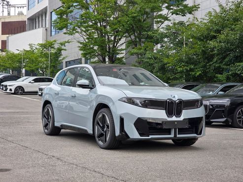 BMW iX3 50 xDrive M 스포츠 — пробег 10 км — фото 3 из 5