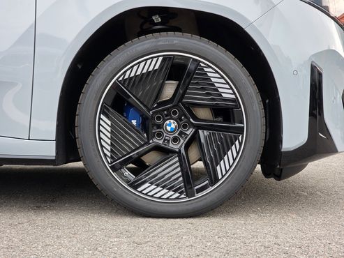 BMW iX3 50 xDrive M 스포츠 — пробег 10 км — фото 5 из 5