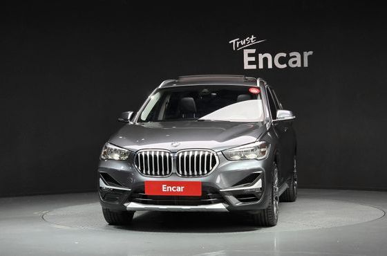 BMW X1 xDrive 20i xLine — пробег 58 273 км — фото 3 из 5