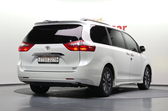 Toyota Sienna 3.5 AWD — пробег 61 764 км — фото 2 из 5