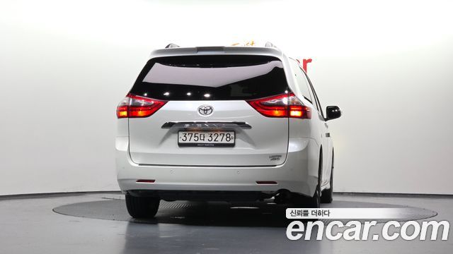 Toyota Sienna 3.5 AWD — пробег 61 764 км — фото 4 из 5