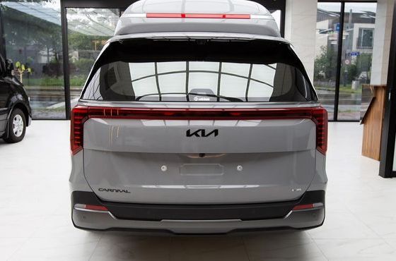 Kia Carnival HEV 9-Seater Hi-Limousine (Special vehicle) — пробег 20 км — фото 4 из 5