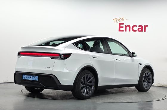 Tesla Model Y Premium Long Range AWD — пробег 55 км — фото 2 из 5