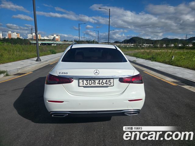 Mercedes-Benz E-Class E250 Avantgarde — пробег 115 000 км — фото 4 из 5