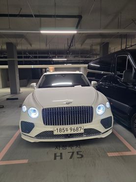 Bentley Bentayga 4.0 V8 Azure — пробег 4 000 км — фото 2 из 5