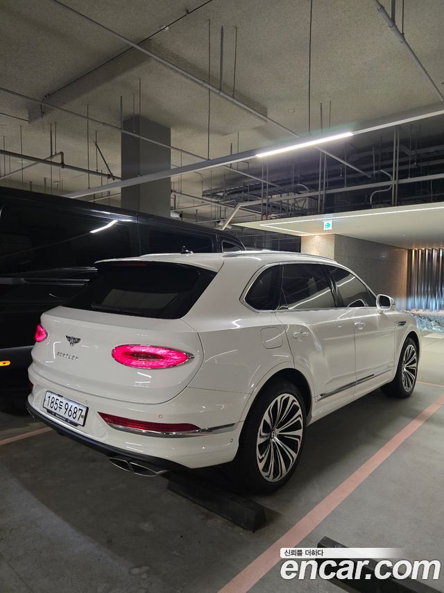 Bentley Bentayga 4.0 V8 Azure — пробег 4 000 км — фото 4 из 5