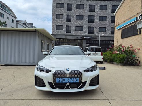 BMW i4 eDrive40 M Sports — пробег 300 км — фото 2 из 5