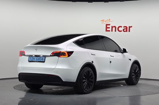 Tesla Model Y RWD — пробег 27 558 км — фото 2 из 5