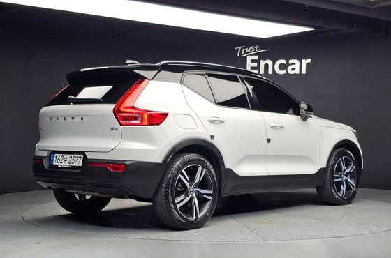 Volvo XC40 B4 R-Design — пробег 64 846 км — фото 2 из 5