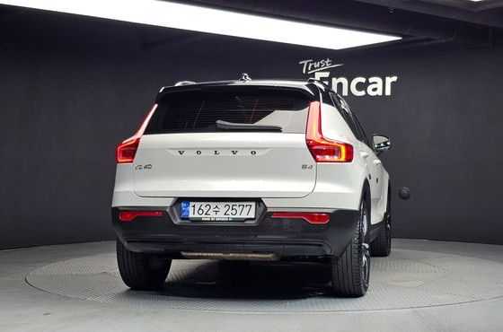 Volvo XC40 B4 R-Design — пробег 64 846 км — фото 4 из 5