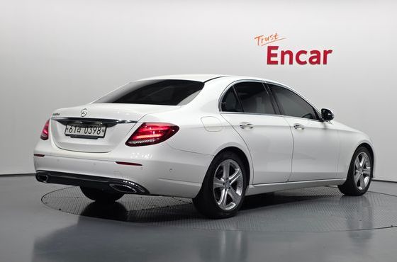 Mercedes-Benz E-Class E220d Avantgarde — пробег 105 024 км — фото 2 из 5