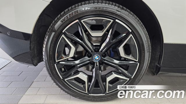 BMW iX из Кореи Encar