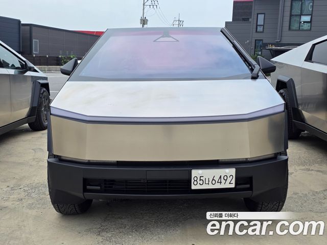 Tesla Cybertruck AWD — пробег 3 250 км — фото 1 из 5