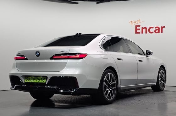 BMW 7-Series 740i xDrive M Sport — пробег 4 121 км — фото 2 из 5