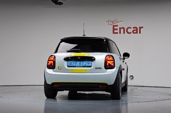 Mini Cooper SE Electric 3rd — пробег 10 971 км — фото 4 из 5