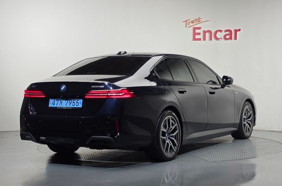 BMW i5 xDrive 40 M Sport — пробег 18 023 км — фото 2 из 5