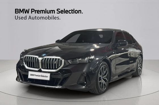 BMW i5 eDrive 40 M Sport — пробег 21 681 км — фото 1 из 5
