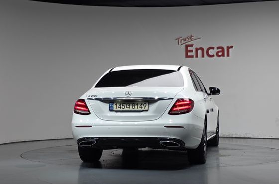 Mercedes-Benz E-Class E250 Avantgarde — пробег 85 071 км — фото 4 из 5