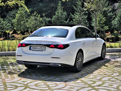 Mercedes-Benz E-Class E450 4MATIC Exclusive — пробег 5 200 км — фото 2 из 5