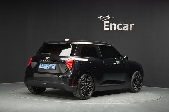 Mini Cooper SE Favoured — пробег 38 097 км — фото 2 из 5