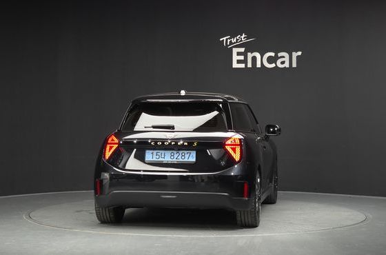 Mini Cooper SE Favoured — пробег 38 097 км — фото 4 из 5