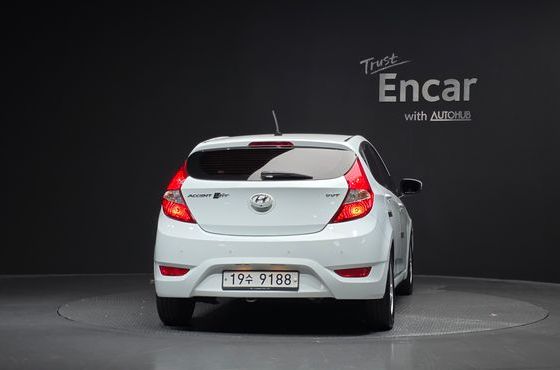 Hyundai Accent WIT 1.4 VVT Premier — пробег 82 181 км — фото 4 из 5