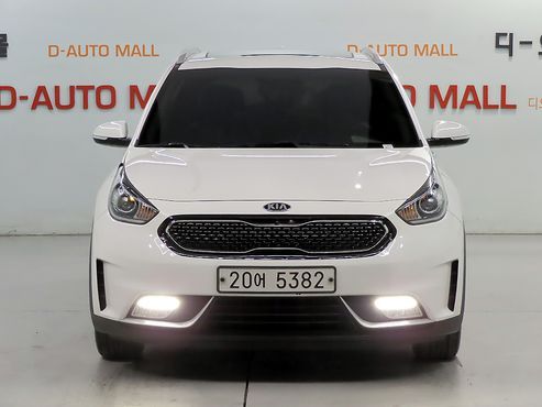 Kia Niro Prestige — пробег 147 286 км — фото 2 из 5