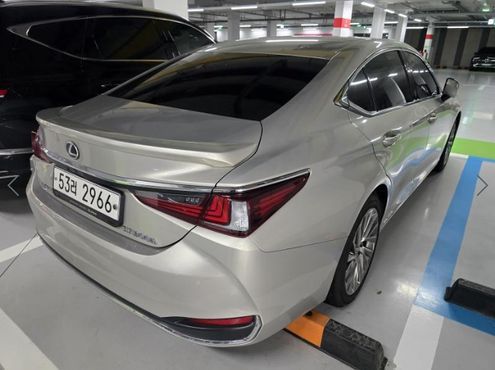 Lexus ES Luxury Plus — пробег 131 375 км — фото 4 из 5