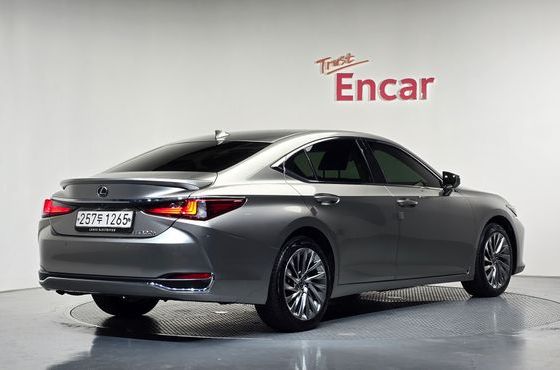 Lexus ES Luxury Plus — пробег 87 677 км — фото 2 из 5