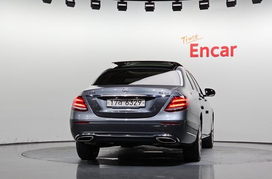 Mercedes-Benz E-Class E300 4MATIC Exclusive — пробег 108 513 км — фото 4 из 5