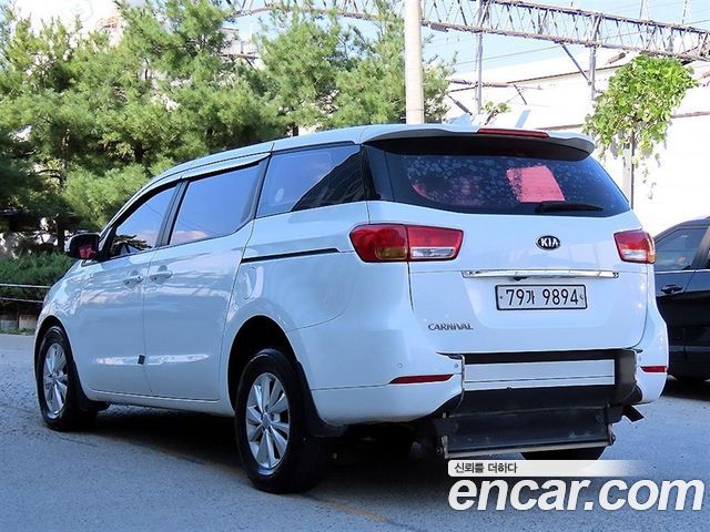 Kia Carnival 6-seater Wheelchair lift — пробег 183 373 км — фото 3 из 5