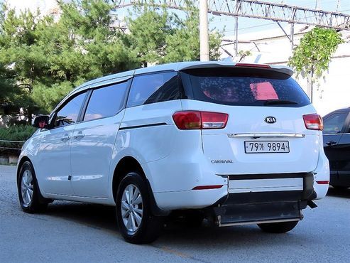 Kia Carnival 6-seater Wheelchair lift — пробег 183 373 км — фото 3 из 5