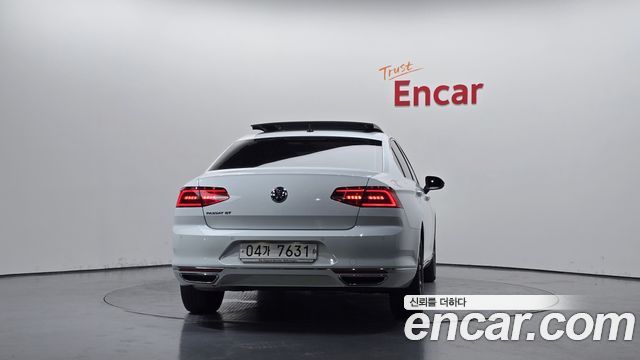Volkswagen Passat 2.0 TDI Premium — пробег 23 693 км — фото 4 из 5