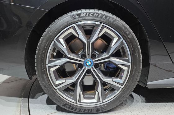 BMW i4 eDrive40 M Sports Pro — пробег 28 209 км — фото 5 из 5