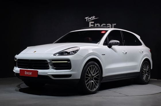 Porsche Cayenne 3.0 E-Hybrid — пробег 60 737 км — фото 1 из 5