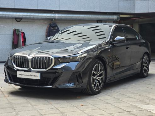 BMW i5 eDrive 40 M Sport — пробег 4 061 км — фото 1 из 5
