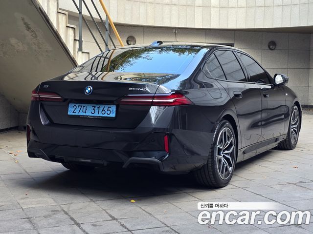 BMW i5 eDrive 40 M Sport — пробег 4 061 км — фото 2 из 5