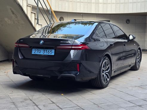 BMW i5 eDrive 40 M Sport — пробег 4 061 км — фото 2 из 5