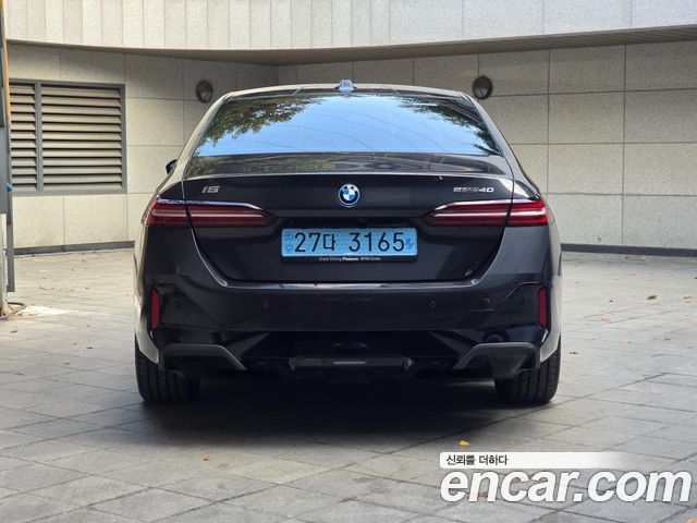 BMW i5 eDrive 40 M Sport — пробег 4 061 км — фото 4 из 5