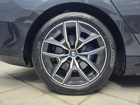 BMW i5 eDrive 40 M Sport — пробег 4 061 км — фото 5 из 5