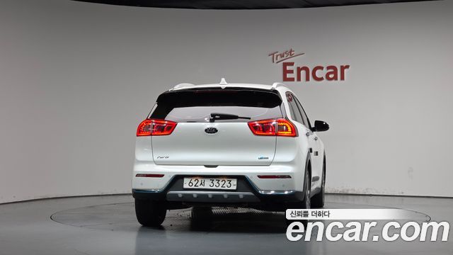 Kia Niro Prestige — пробег 77 812 км — фото 4 из 5
