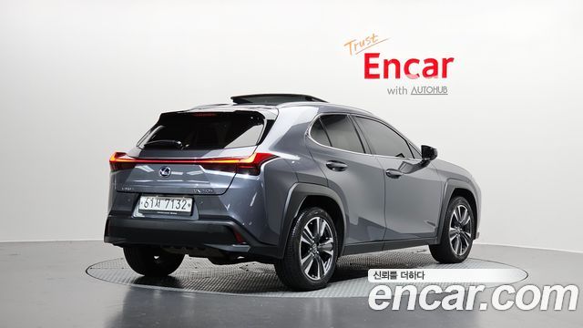 Lexus UX 2.0 AWD — пробег 55 611 км — фото 2 из 5
