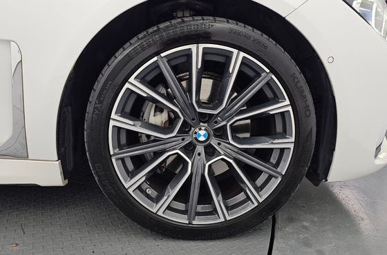 BMW 7-Series 740Li xDrive M Sport Package — пробег 106 420 км — фото 5 из 5