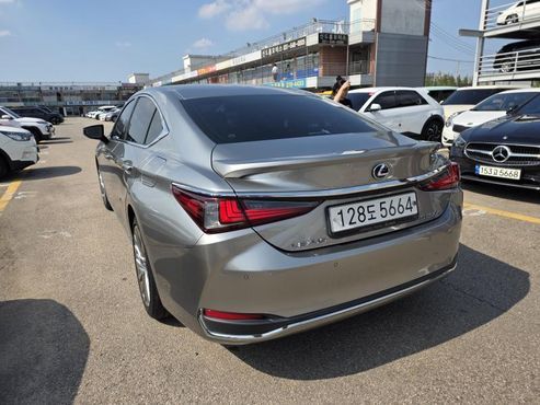 Lexus ES Executive — пробег 67 492 км — фото 4 из 5