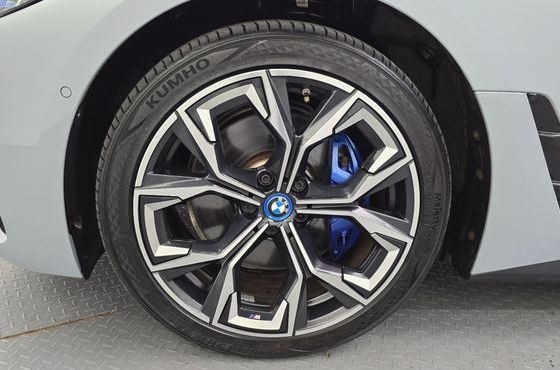 BMW i4 eDrive40 M Sports Pro — пробег 88 438 км — фото 5 из 5